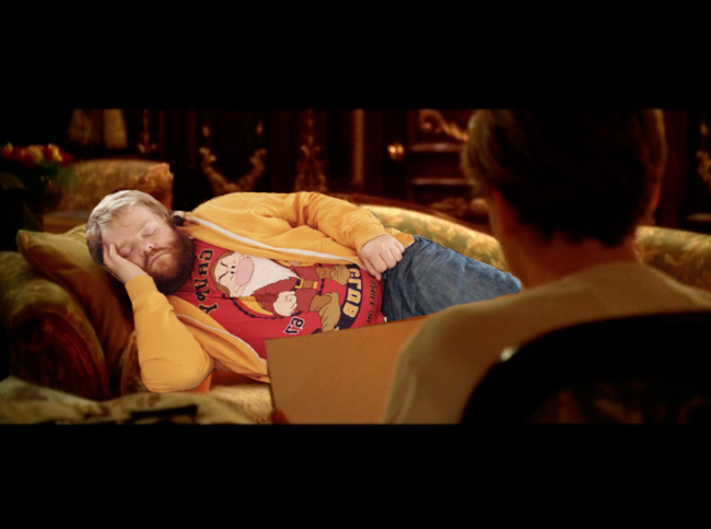 homem-dorme-no-trabalho-e-amigos-editam-sua-foto-7