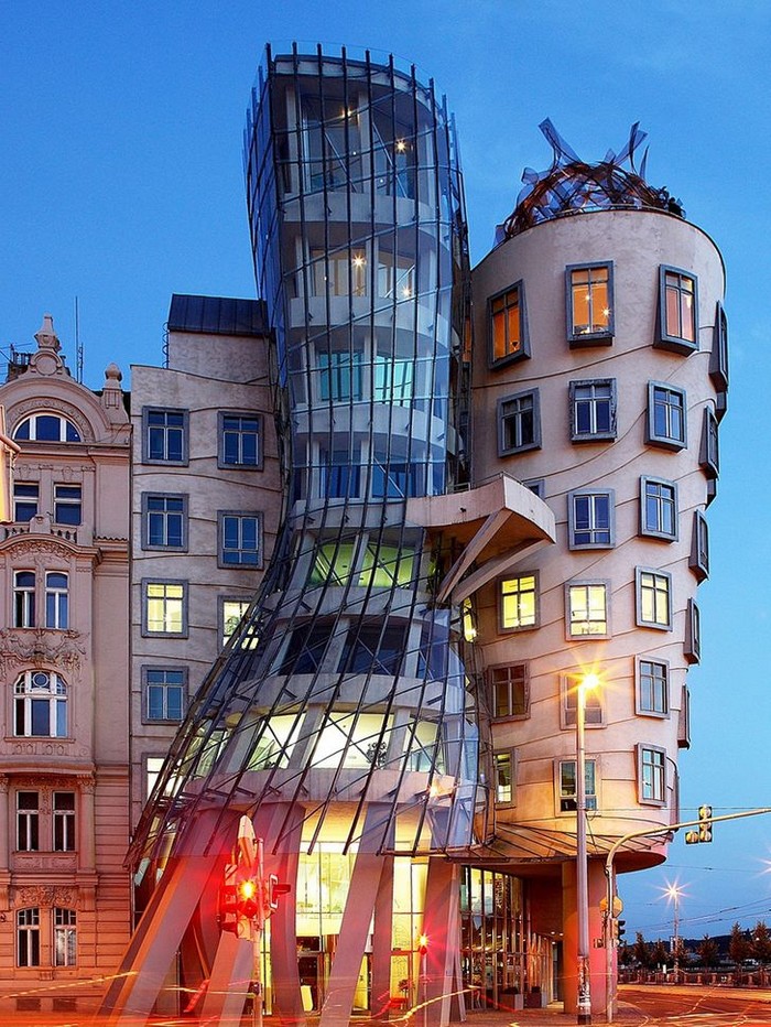 13 Prédios tão inclinados que dão a impressão de que vão tombar a qualquer instante