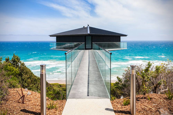 Esta casa australiana parece flutuar sobre o oceano e é um ícone da arquitetura moderna